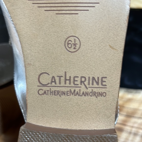 Catherine Malandrino Tassler Slip-on Loafer in Crinkled Silver.  Sz 6 1/2 - Picture 6 of 7